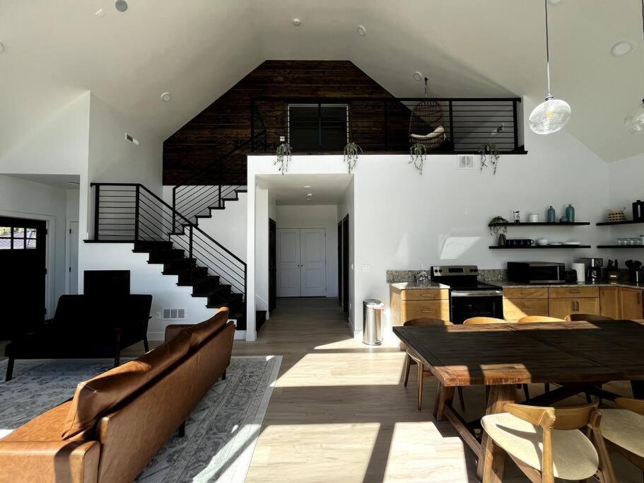 해치 Red Rock Retreat Stunning Floor To Ceiling Views 빌라 외부 사진